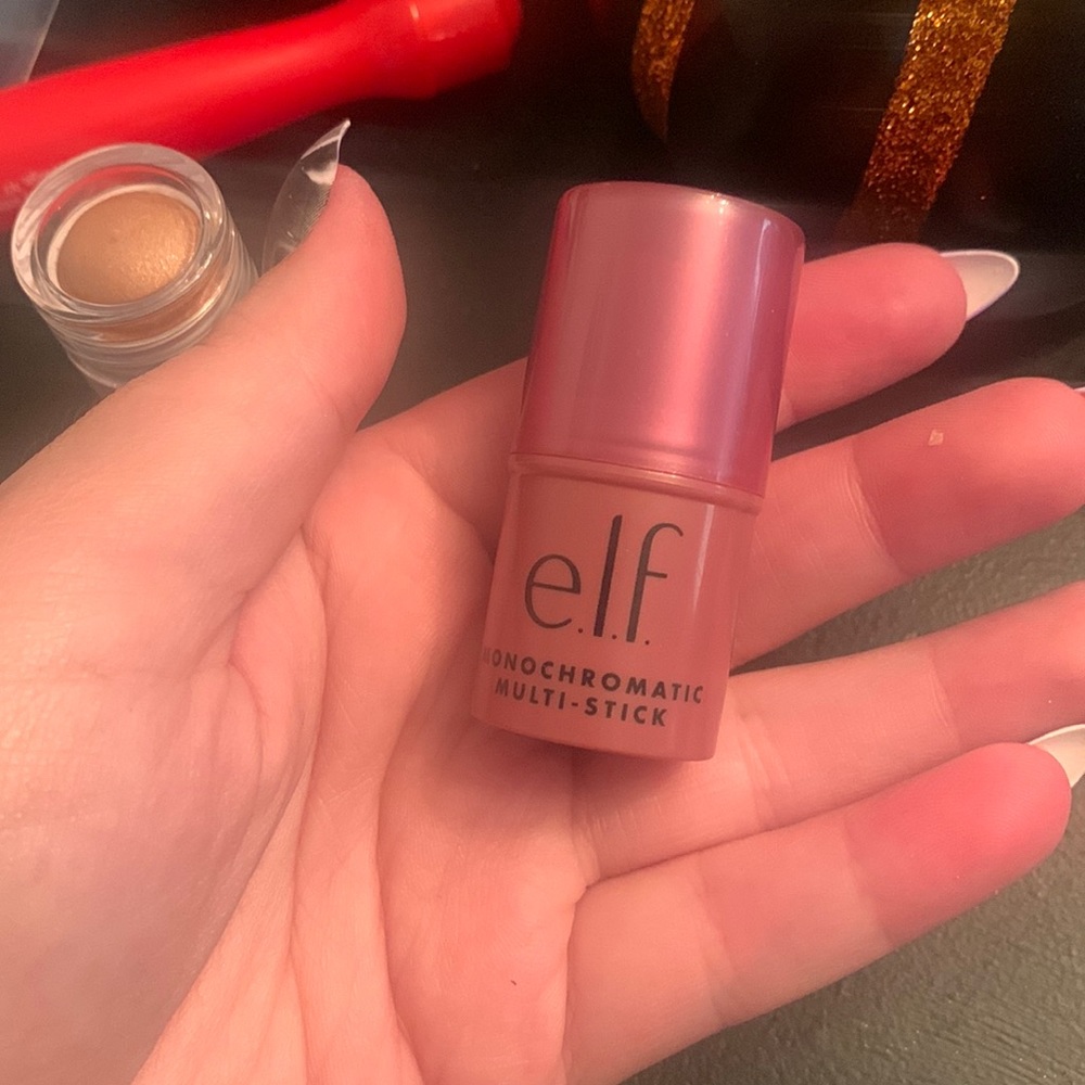 Highlighter and a monochromatic multi stick